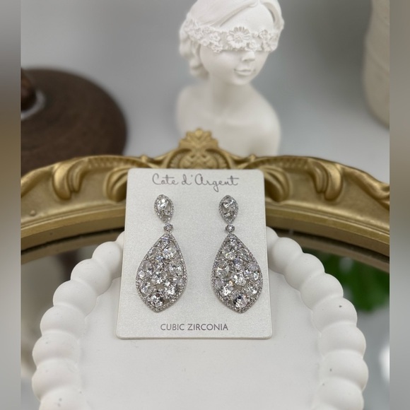 ✨ Elegant Cubic Zirconia Teardrop Earrings ✨ - Picture 3 of 5